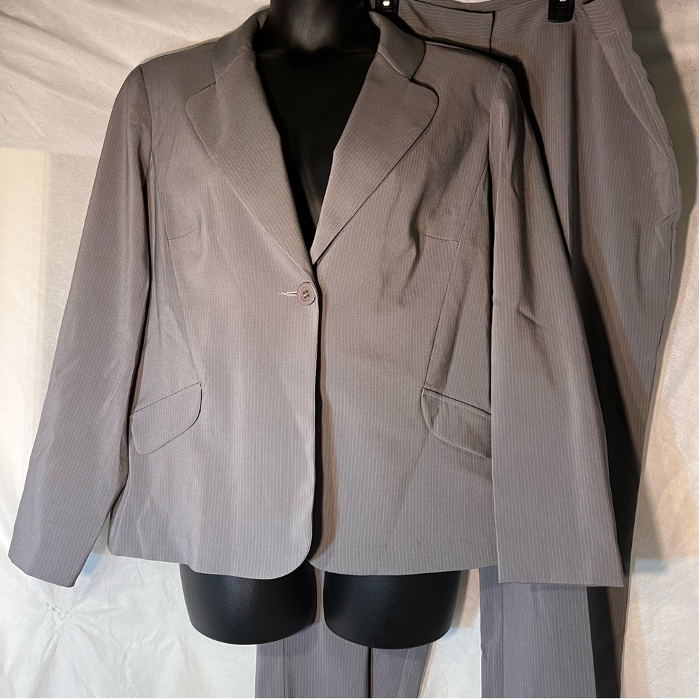 K C Spencer New York gray with white pinstripe pantsuit, size 18
